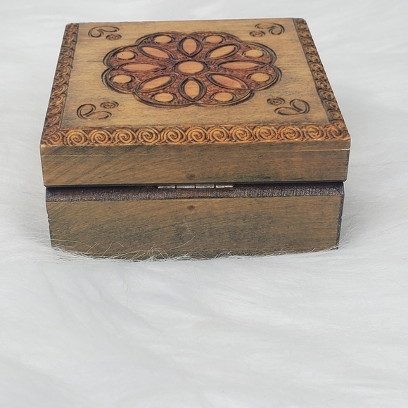 Hand Crafted Light Weight Flower Wooden Trinket/Jewelry Box Made‎ In Poland - Picture 5 of 10